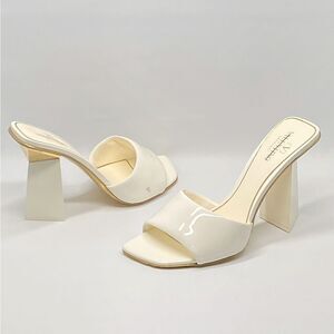 Valentino Garavani One Stud Hyper Slide Sandals In Patent Leather size 38.5